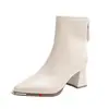Botas de tornozelo de salto grosso estilo francês para mulheres, nova coleção outono/inverno 2026, perfeitas com vestidos, botas afuniladas, botas de tornozelo e botas Martin