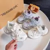 Tênis Casuais Respiráveis de Malha para Meninas 2026 Primavera/Outono Novos Sapatos Confortáveis de Solado Macio para Crianças Tênis Esportivos para Corrida Tendência