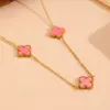 Moda transfronteriza acero inoxidable flor de tres cuatro hojas joyería Europa y Estados Unidos nuevo acero de titanio no se decolora traje de joyería de flor pequeña