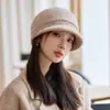 Gorro de Invierno para Mujer, Cortavientos y Resistente al Frío, Cálido Gorro de Punto, Nuevo Otoño e Invierno 2025, Versátil, Protección para las Orejas, Gorro de Lana, Boina