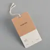 Etiquetas de Roupas Simples de Cor Lisa, Espessadas em Papel Kraft, Anti-Violação, Feitas Sob Medida para Lojas de Roupas Femininas com um Toque de Luxo e Personalização de Logo