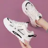 Zapatillas de Mujer 2026 Nuevas de Primavera Casual Malla Delgadas Transpirables Zapatos Negros Exportación Ligeros Zapatos de Papá
