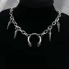 Comercio electrónico transfronterizo: Collar estilo punk gótico oscuro, adornado con espinas, en forma de herradura con una cadena de acero inoxidable, vendido directamente por el fabricante
