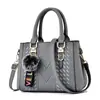 Bolso 2025 Nueva Moda Versátil Bordado Bolso de Mano para Mujer Bolso de Hombro Cruzado con Colgante de Borla Bolso de Viaje para Mujer