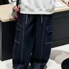 Nueva colección de otoño para niñas: sudadera con capucha informal con costuras de contraste, combinada con pantalones de trabajo de mezclilla y pantalones de pierna ancha