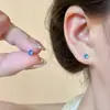 Pequenos e fofos, amigáveis aos ouvidos, brincos de tarraxa com zircônia azul marinho cintilante para mulheres, minimalistas e de nicho, mini brincos versáteis