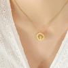 Collar colgante de acero de titanio de marca redonda hueca de personalidad de nicho único estilo neutro árbol grande ramas doradas joyería de moda para hombres y mujeres