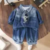 Conjunto Casual de 3 Peças para Meninos 2025 Nova Moda Moletom de Manga Longa com Desenho Jeans Roupas Estilosas de Outono para Bebê