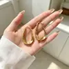 Aretes de clip de lujo ligero de moda, brazaletes para oreja versátiles, temperamento, personalidad, modernos, aretes de celebridad de internet, aretes pequeños exquisitos, al por mayor, oro