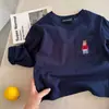Diseño de oso bordado de dibujos animados, camiseta de manga larga para niños, color liso y patrones a rayas, hecha de algodón puro, elegante y casual, estilo japonés