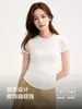 Camiseta gris para mujer con copas, hecha de Tencel Lyocell, cuello redondo, hombro normal, manga corta, adecuada tanto para usar por dentro como por fuera, corte ajustado y favorecedor.
