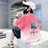 Camiseta 100% Algodão Puro 2026 Manga Curta Infantil para Meninos Maiores, Camiseta Versátil Tendência de Meia-Manga Gradiente para Meninos de Verão