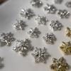 Enfeites de unha de floco de neve de natal, liga de ouro e prata, diamante, luz de flash requintada, ornamentos de armadura de luxo para uso no atacado
