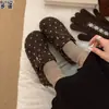 Zapatos estilo Birkenstock cerrados de lana gris con lunares, para mujer, que aumentan la altura interior, colección otoño 2026, mocasines sin cordones