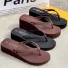 Nuevas chanclas de tacón medio para mujer para uso diario al aire libre en verano, antideslizantes, a la moda para viajes y playa