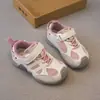 Tênis Esportivo Infantil 2026 Novos Modelos Primavera e Outono Sapatos para Meninos Tênis de Corrida para Meninas Malha Respirável Casual Sapatos de Pai Tendência