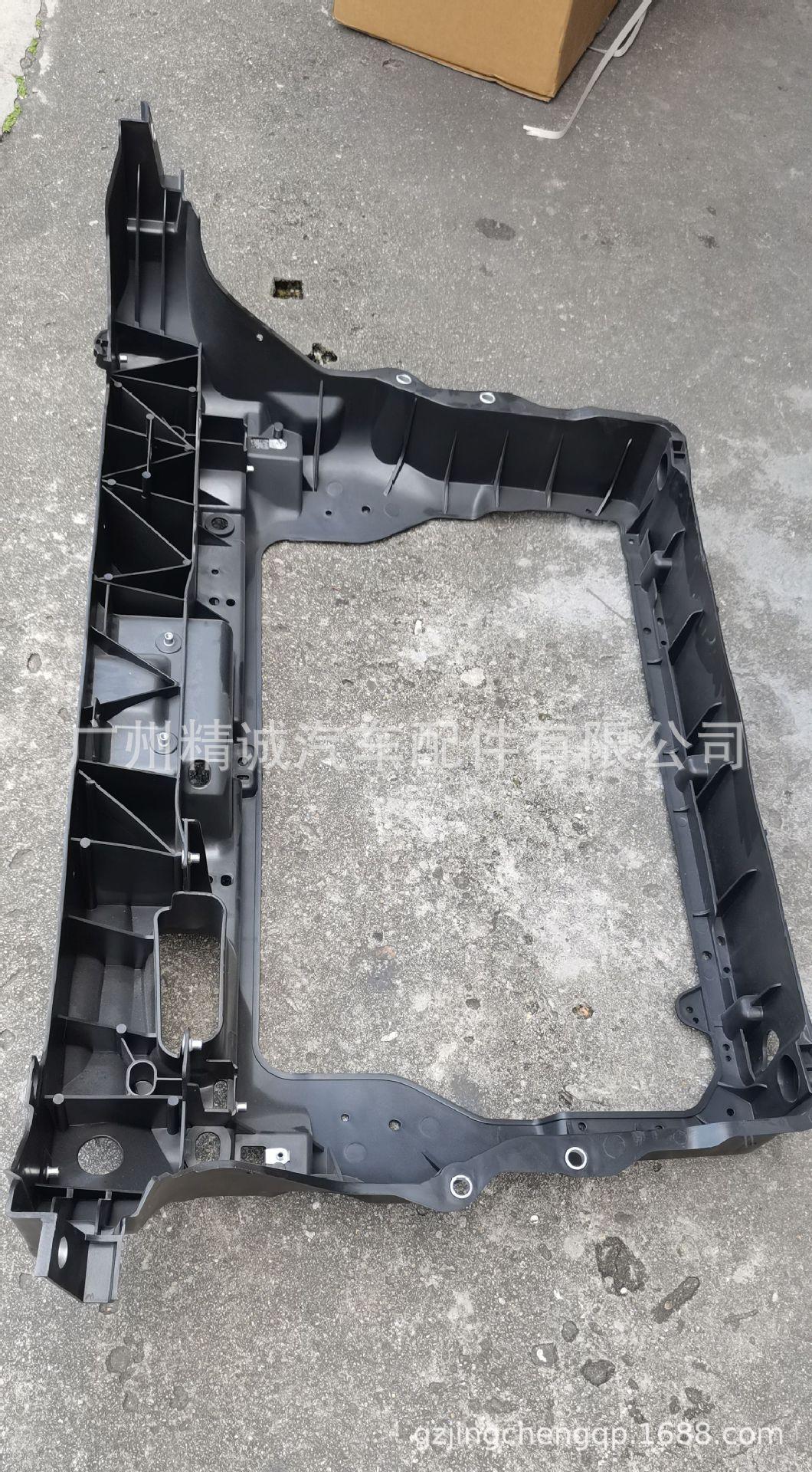 13年福特探险者3.5水箱框架1