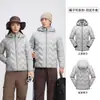 Chaqueta de Plumón Personalizada Otoño Invierno Hombres Mujeres con Capucha Desmontable Ligera Cálida Ropa Exterior Almacenamiento de Calor Ropa para Deportes al Aire Libre Estampado de Logo
