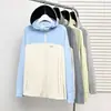 Jaqueta Casual de Seda Gelada com Capuz e Blocos de Cor de Verão Nova Plus Size Proteção Solar Estilo Esportivo Fino para Mulheres 110kg 9723