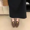 Sapatos Baixos de Couro para Mulheres 2026 Novo Estilo Coreano Camurça Bico Redondo Solado Grosso Salto Baixo Mocassins para Mulheres