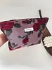 Nueva Bolsa de Cosméticos Retro de Nicho de Brocado de Gran Capacidad Bolsa de Lavar Portátil para Salir Bolsa de Lápices Texturizada