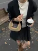Bolso nuevo retro de gamuza con forma de media luna 2026, un bolso cruzado de nicho y sofisticado para mujer, perfecto para ir al trabajo y versátil para el uso diario, se puede llevar como bolso de hombro o bolso de axila