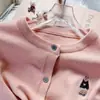 Casaco Cardigan de Tricô Cinza com Gola Redonda e Bordado de Ursinho para Mulheres Outono Inverno Petite Tricô Solto Retrô Cardigan Manga Longa