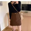 Falda Femenina Estilo Dulce de Niña 2026 Otoño Nueva Falda de Tiro Alto Adelgazante Línea A Bodycon con Elementos de Diseño Falda Corta de Pana
