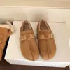 Sapatos para mulheres com forro de fleece, tamanho oversized, estilo retrô, design novo, que aumentam a altura, com sola grossa, versáteis, fáceis de usar e um pouco peculiares, perfeitos para o inverno de 2026, no estilo Birkenstock
