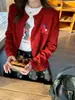 2026 Año Nuevo Rojo Caballo Pequeño Bordado Cuello Redondo Cardigan Tejido Mujer Invierno Versátil Holgado Cálido Suéter para Superponer 333