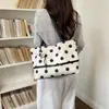 Yuezi 2026 Moda Verano Versátil Nuevo Bolso de hombro único con lunares Bolso cruzado tipo almohada Bolso baguette de lona