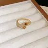 Anel Metálico Aberto em Formato de Cobra de Zircônia Anel Personalizado para Dedo Indicador Europeu e Americano Joia de Mão Moderna e Versátil Elegante para Mulheres Venda por Atacado