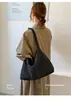 Bolsa de palha tecida em camurça retrô moderna estilo coreano para mulheres, nova coleção outono/inverno 2026, grande capacidade, bolsa de ombro, bolsa transversal