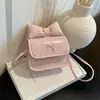 2026 Principios de Otoño Nuevo Estilo Coreano Femenino Lazo Corazón Forma Cuadrada Pequeña Bolso Cruzado Bolso de Mujer al por Mayor Color Macarrón