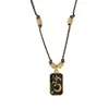 Collar con Colgante de Tarjeta de Tarot Cuadrada Geométrica Retro Europeo y Americano con Relieve Tridimensional, Lujo Ligero, Versátil, Acero de Titanio No Descolorante