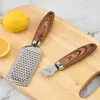 Utensilios de Cocina de Acero Inoxidable Juego de 5 Piezas para el Hogar Batidor de Huevos con Tapa Rallador de Queso Rallador de Núcleos Madera