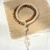 Na Temporada de Fim de Outono, Pulseiras de Círculo Duplo com Junção de Contas de Madeira São Retrô e Modernas, Novo Estilo Chinês, Simples e Versáteis, com Contas de Anel Corrediço