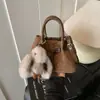 Bolsa de Mão Retro Versátil de Alta Qualidade Bolsa Saco para Mulheres 2026 Nova Moda Outono e Inverno Bolsa de Ombro Transversal de Luxo Leve