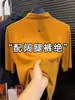 Nuevo top verde de estilo europeo, rejuvenecedor, moderno y elegante para mujer, perfecto para otoño; una capa base de manga corta o una camiseta de cuello medio