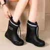 Zapatos impermeables, botas de lluvia impermeables forradas de polar, botas de lluvia de media pantorrilla, zapatos de agua estilo coreano, zapatos antideslizantes de suela gruesa estilo japonés, modernos y antideslizantes