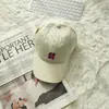Gorra de Béisbol Bordada con Letras de Gato Estilo Japonés 2026 para Mujer, Versión Coreana con Visera Ancha, Sensación de Alta Gama, Gorra de Pico para el Día a Día