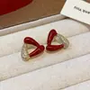 Brincos de Borboleta com Diamantes Pintados em Spray de Agulha de Prata, Luxo Acessível, Brincos de Alta Qualidade, Modernos, Requintados e Versáteis, Brincos Personalizados para Mulheres