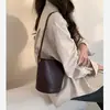 Bolsa Saco Retrô de Nicho 2026 Novo Estilo Couro Bovino Camada Superior Bolsa Pequena Transversal Bolsa de Ombro Autêntica Bolsa de Braço Feminina Versátil