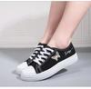 Chegada Nova Primavera e Outono Sapatos de Lona para Estudantes Sapatos Brancos Versáteis para Mulheres Sapatos Casuais Modernos com Solado Macio Sapatos de Pano Estilosos Old Beijing