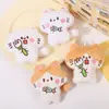 Nuevo colgante de gatito de peluche, gatito de dibujos animados lindo de tres flores, accesorios para zapatos y calcetines, lindo charm para bolso