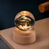 Madera Maciza Bola de Cristal Giratoria Luz de Noche Cielo Estrellado Adorno de Escritorio Creativo Artesanía Temporada de Graduación Regalo Personalizado