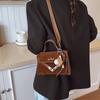 Bolso Pequeño de Mano Retro Otoñal para Mujer 2025 Nueva Moda Aspecto Elegante Casual Simple Bolso Cruzado Bolso Cuadrado Pequeño