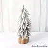 Nuevos Adornos Navideños de Árbol de Navidad con Cabeza Inclinada para Escritorio con Nieve Cayendo Regalos Mini Decoraciones de Cedro Diseño de Escena