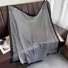 Nuevo Estilo Coreano de Primavera y Verano Lujo Ligero Estilo Chanel Pequeño Bufanda de Seda para Mujer Versátil Moda Pañuelo para la Cabeza Chal Toalla de Playa Protector Solar de Viaje