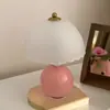 Lámpara de mesa estilo crema para mesita de noche de dormitorio, con un toque de lujo ligero y ambiente creativo, también sirve como luz de noche